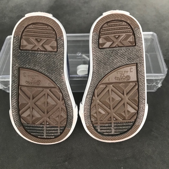 Converse Infant low top sneaker in navy blue. - Picture 4 of 7